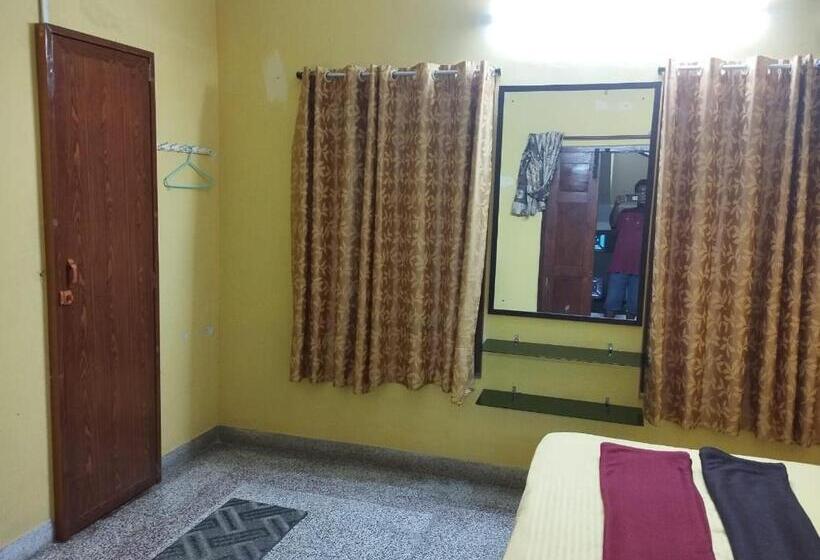 디럭스 룸, Omkara Residency Only For Indians