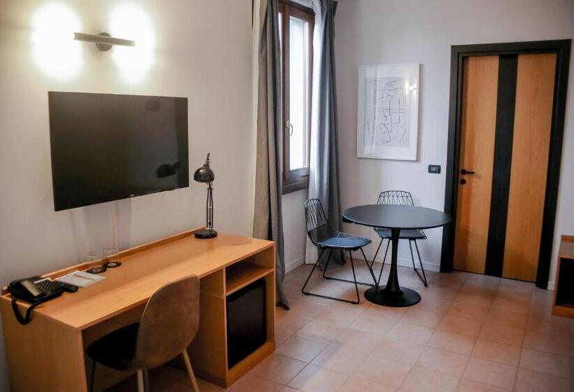 Полулюкс, Sensole Locanda Contemporanea
