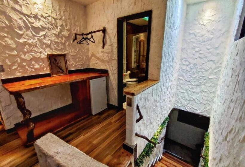 جناح ديلوكس, Cantalarana, Antes Wikiri Lodge