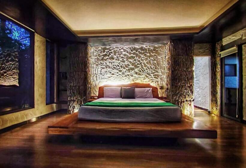 جناح ديلوكس, Cantalarana, Antes Wikiri Lodge