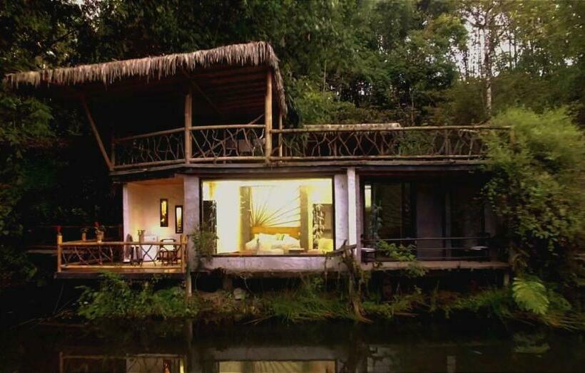 جناح مطل على البحيرة, Cantalarana, Antes Wikiri Lodge