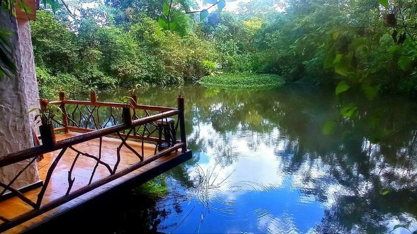 جناح مطل على البحيرة, Cantalarana, Antes Wikiri Lodge