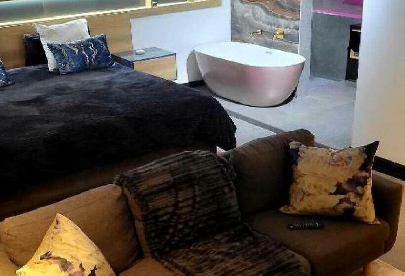 اتاق لوکس با تخت بزرگ, 17 On Buffalo