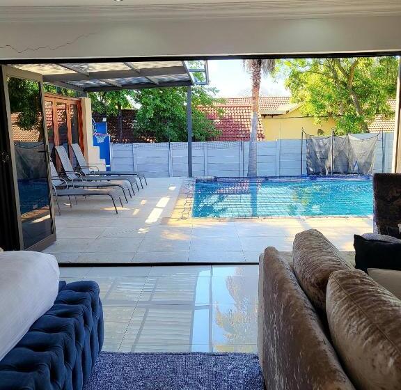 سوییت اجرایی, 17 On Buffalo