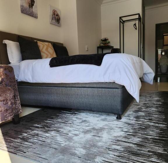 اتاق استاندارد با چشم‌انداز استخر, 17 On Buffalo