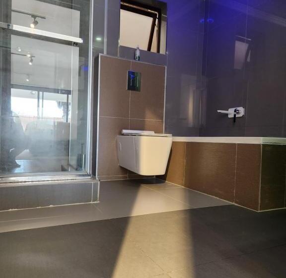 سوئیت با تخت بزرگ, 17 On Buffalo