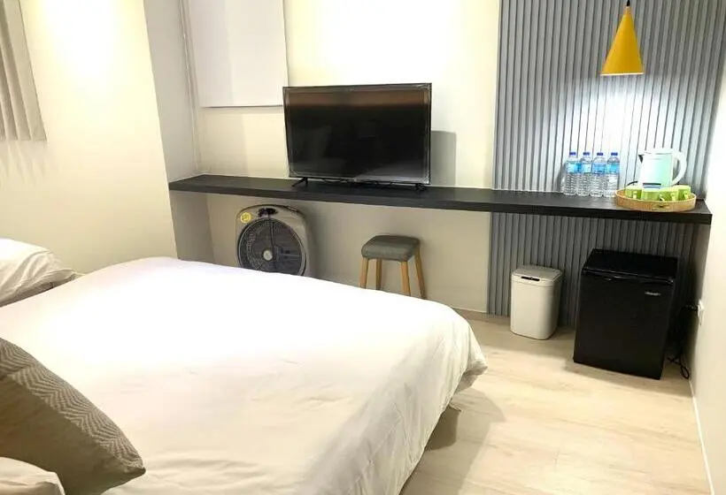 اتاق استاندارد چهارنفره با بالکن, Jabez Homestay