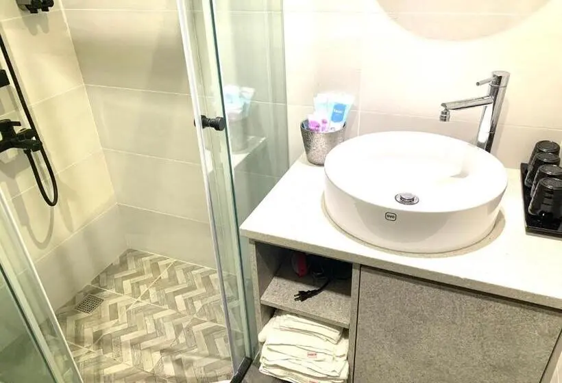 اتاق استاندارد چهارنفره با بالکن, Jabez Homestay
