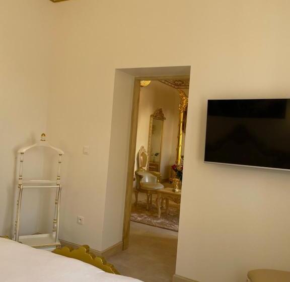 סוויטה משפחתית, Suite Impériale église Du Couvent