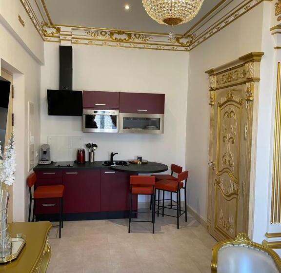 סוויטה משפחתית, Suite Impériale église Du Couvent