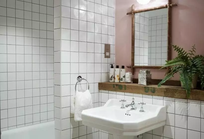 اتاق استاندارد, Artist Residence Cornwall