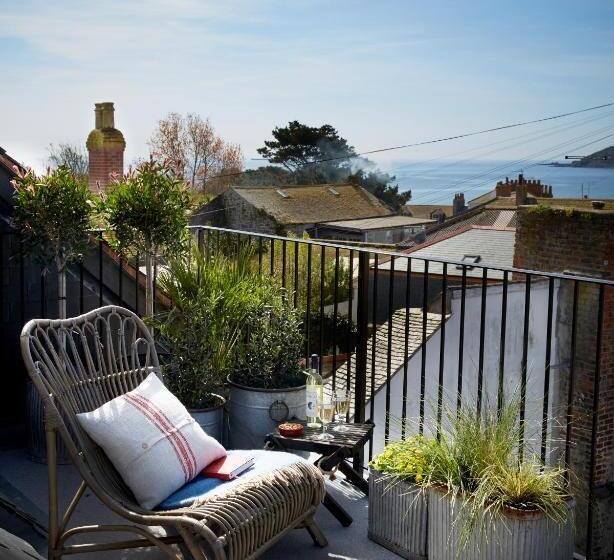 オーシャンビュースーペリアースイート, Artist Residence Cornwall