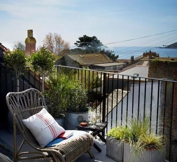 سوییت سوپریور با چشم‌انداز دریا, Artist Residence Cornwall