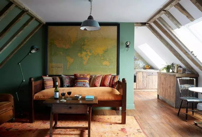 سوییت سوپریور با چشم‌انداز دریا, Artist Residence Cornwall