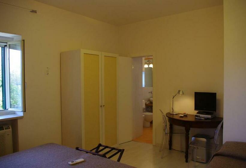 Номер Стандарт Трехместный, La Piccola Locanda