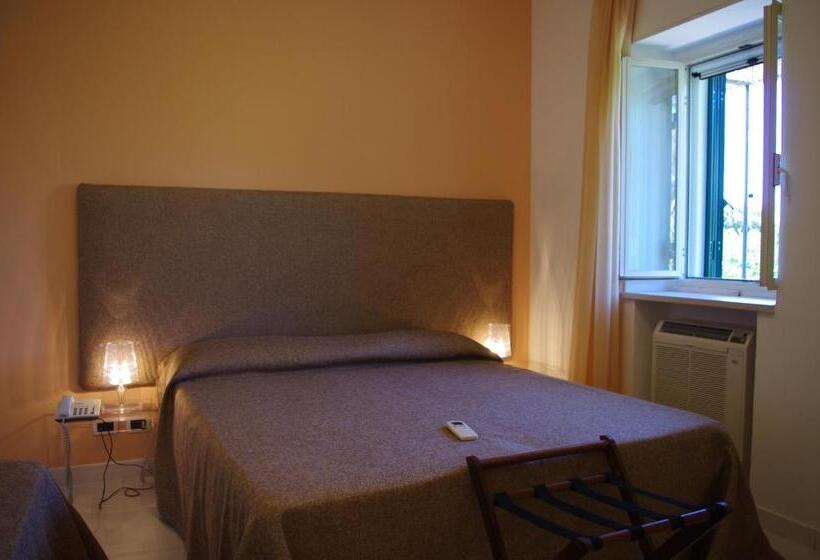 标准三人间, La Piccola Locanda