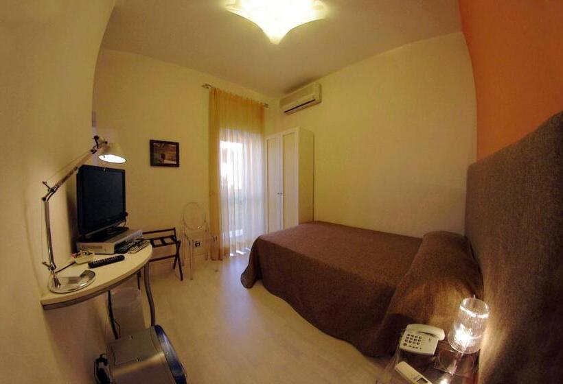 标准单人间, La Piccola Locanda