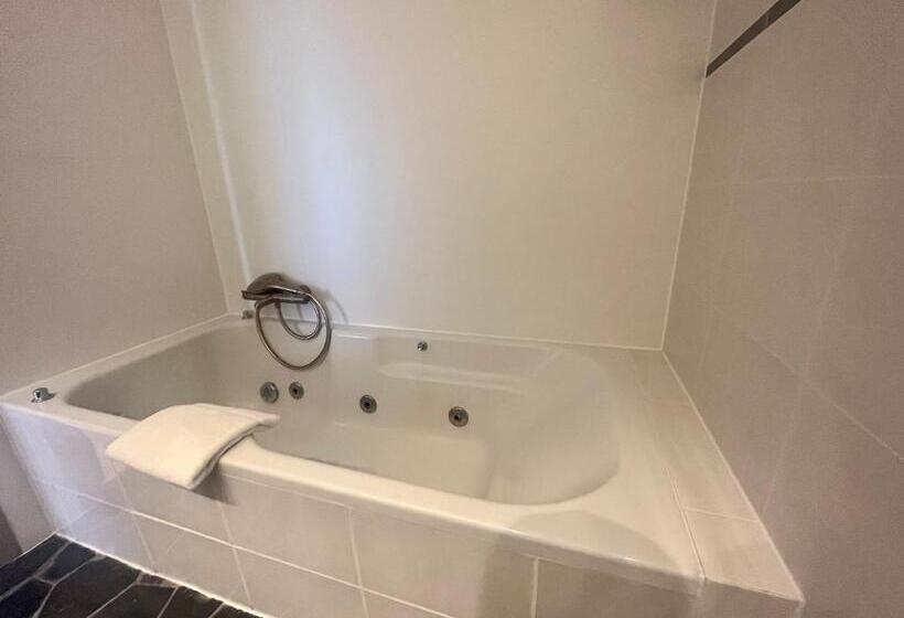 オーシャンビュースイート, Beach Palace