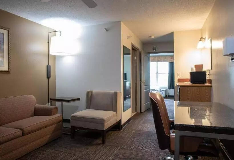 キングサイズベッドのスイートルーム, Blisspoint Inn & Suites Marion