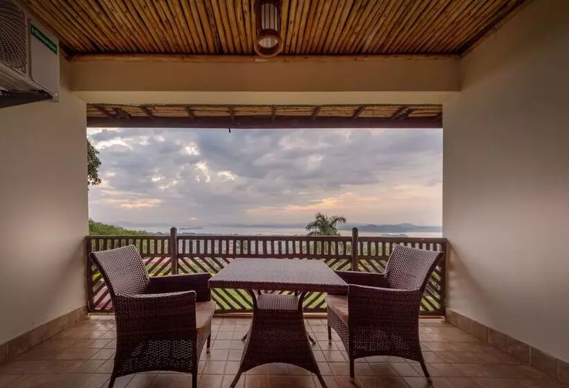 اتاق لوکس سه تخته, Cassia Lodge