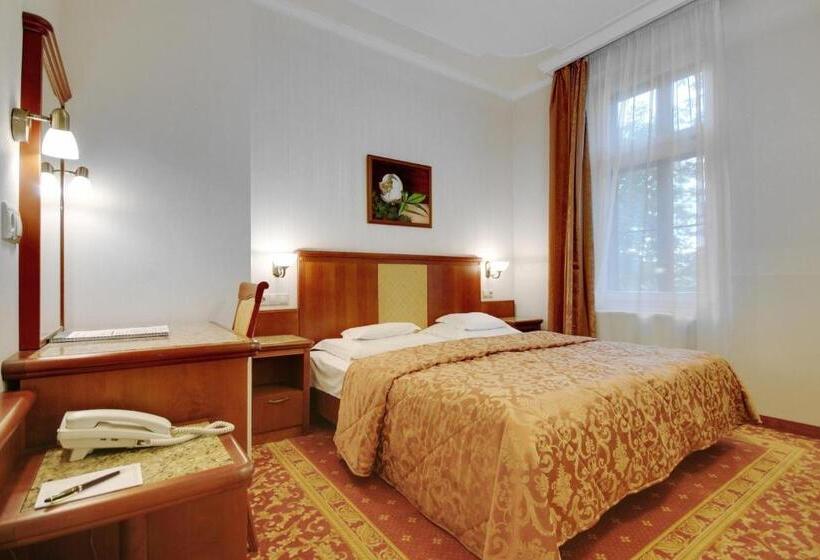 Номер Deluxe, Elizabeth