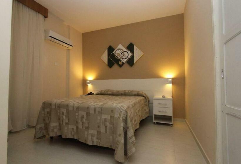 דירת חדר, Gonzaga Flat