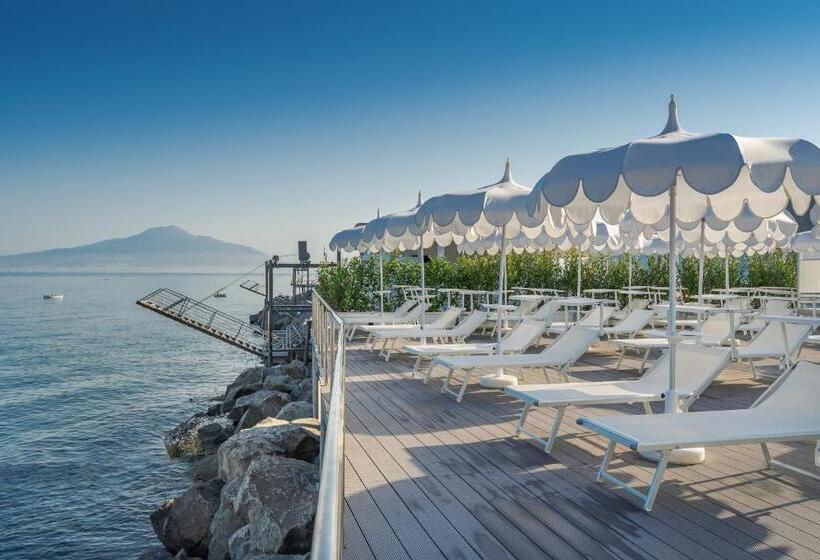 带泳池观景的豪华房, Mary