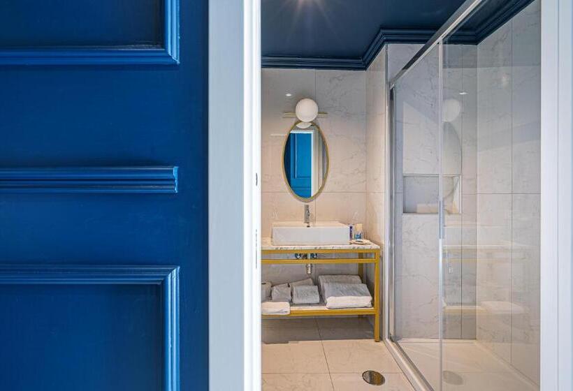 带泳池观景的豪华房, Mary