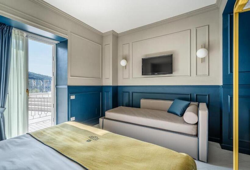 带泳池观景的豪华房, Mary