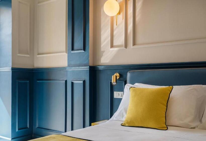 带泳池观景的豪华房, Mary