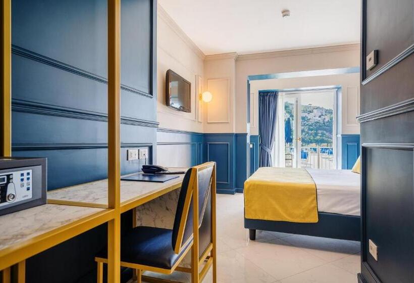 带泳池观景的豪华房, Mary