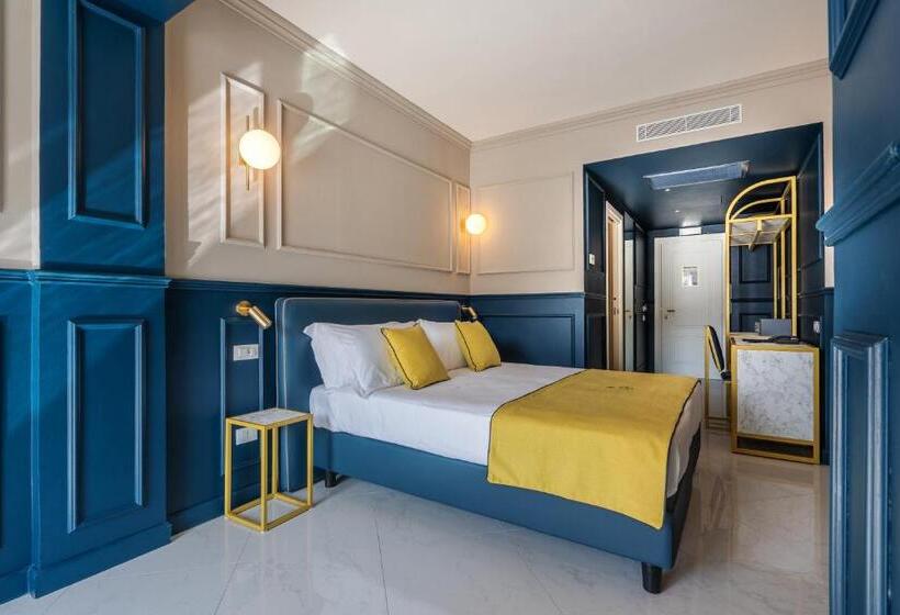 带泳池观景的豪华房, Mary