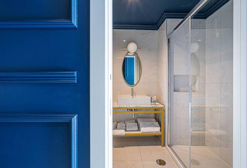 带泳池观景的豪华房, Mary