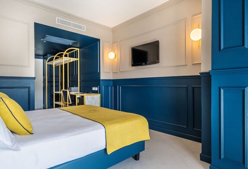 带泳池观景的豪华房, Mary