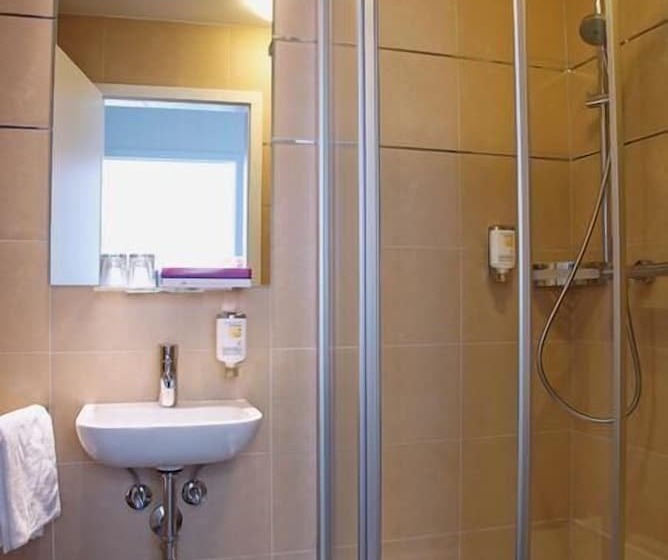 اتاق استاندارد سه نفره, Milbor