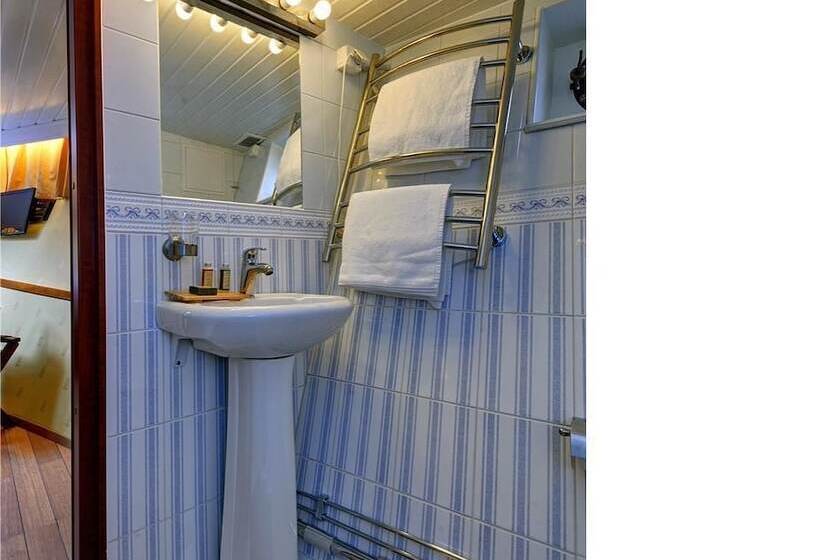 חדר דלוקס, M/s Monika