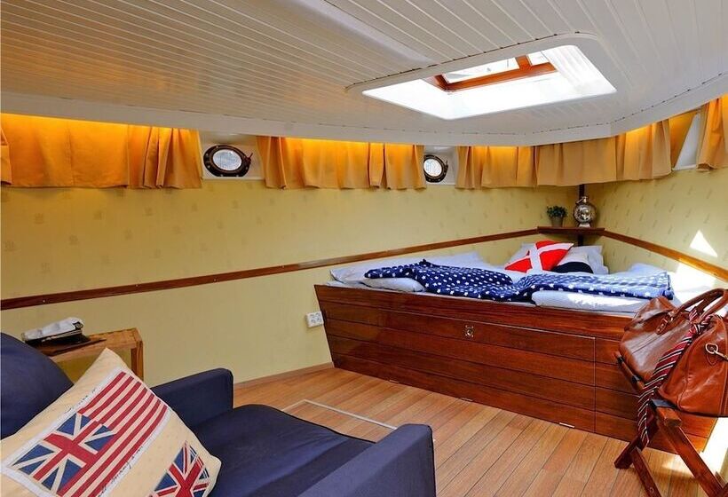 חדר דלוקס, M/s Monika