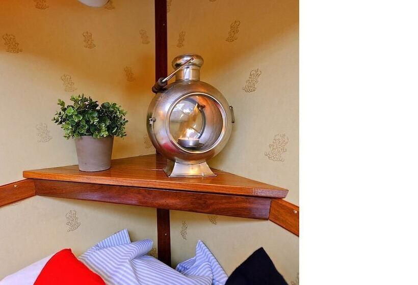 חדר דלוקס, M/s Monika