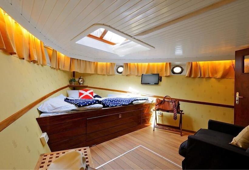 חדר דלוקס, M/s Monika