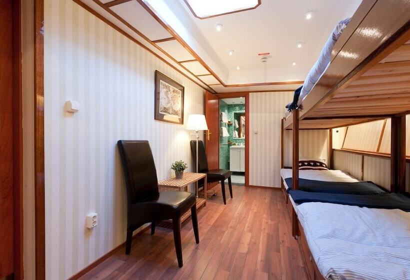 חדר סטנדרט לארבעה, M/s Monika