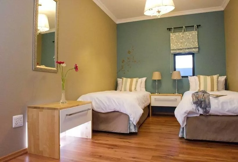 اتاق خانوادگی, Namib Guesthouse