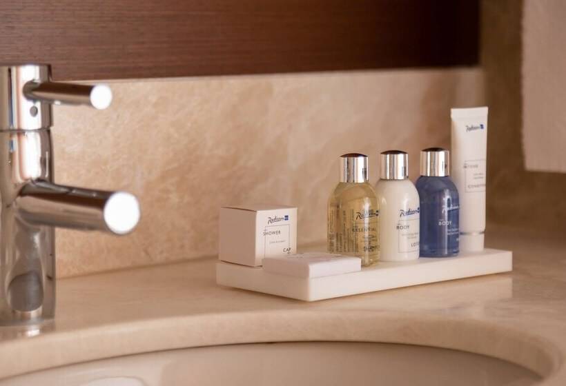 اتاق خانوادگی با چشم‌انداز دریا, Radisson Blu Resort & Congress Centre Sochi