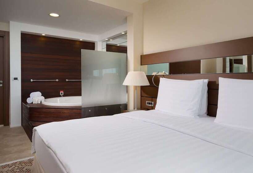 سوییت جونیور با چشم‌انداز دریا, Radisson Blu Resort & Congress Centre Sochi