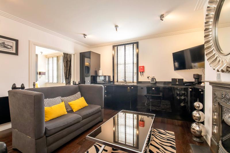 スイート, Strozzi Palace Suites By Mansley