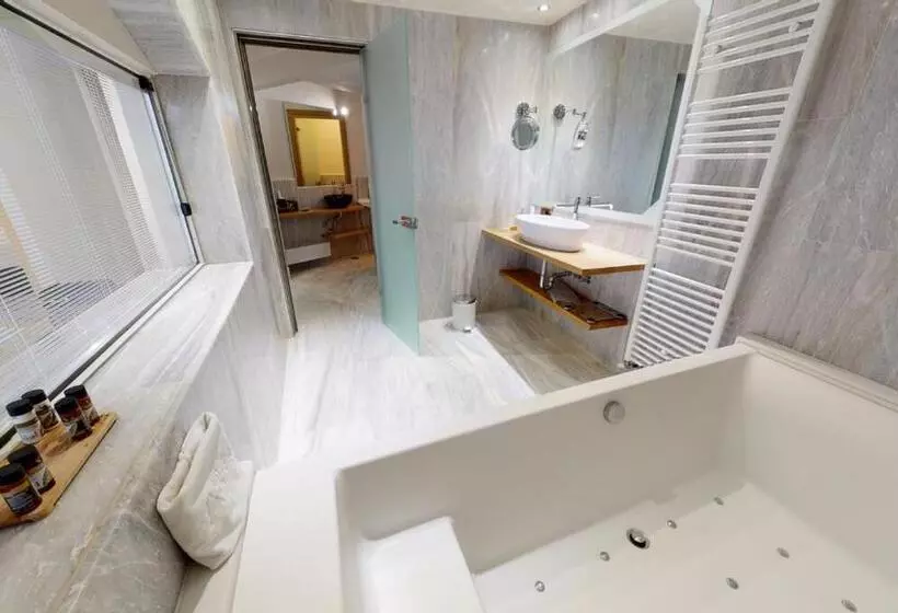 ハイドロマッサージバス付きスイート, Valeni Boutique Hotel & Spa
