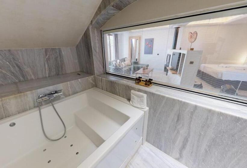 סוויטה עם ג'קוזי, Valeni Boutique Hotel & Spa