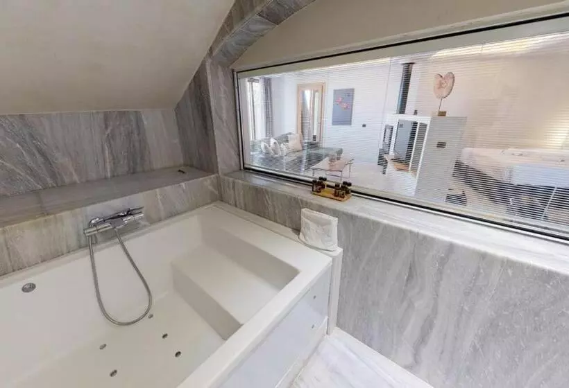ハイドロマッサージバス付きスイート, Valeni Boutique Hotel & Spa