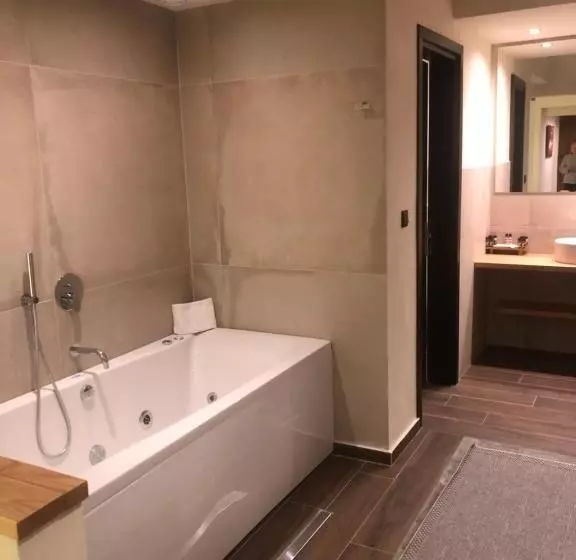ハイドロマッサージバス付きスイート, Valeni Boutique Hotel & Spa