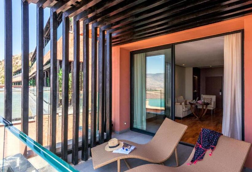 Suite with lake view, Widiane Resort