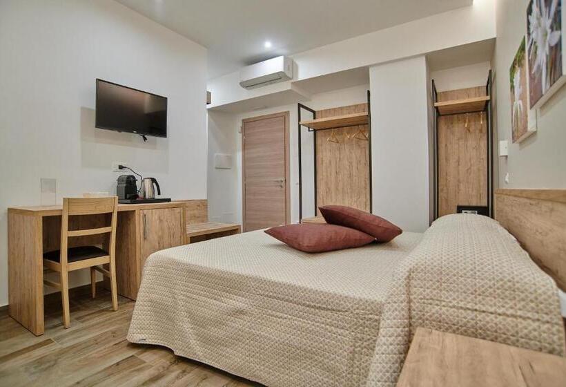 Четырехместный Номер Стандарт с Балконом, B&b Giglio Di Mare